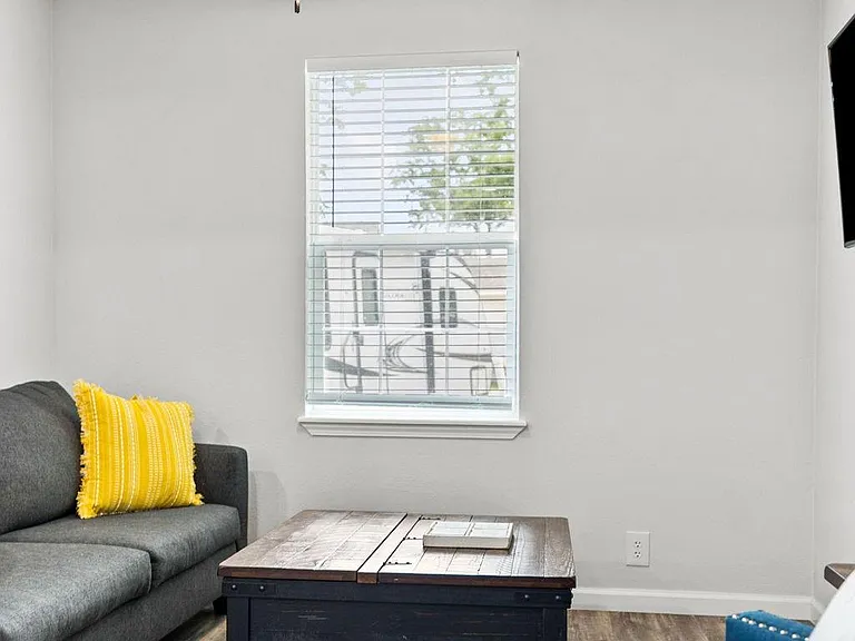 412 Waco Ave — Photo 23