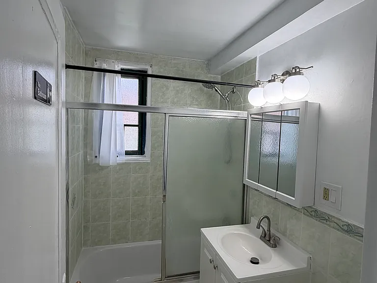 1504 Metropolitan Ave #4A — Photo 4
