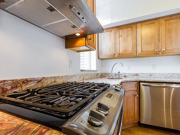 5th image of 385 1st St