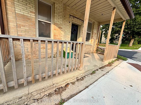 3rd image of 118 Elora St