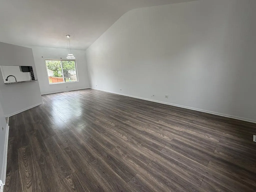 2354 Nantucket Ln — Photo 2
