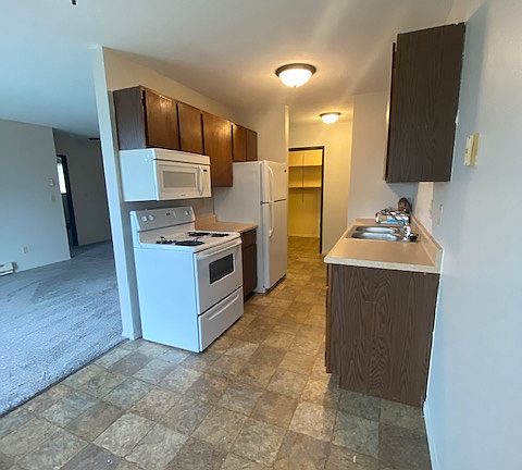 2nd image of 1151 Prairie Pkwy #11