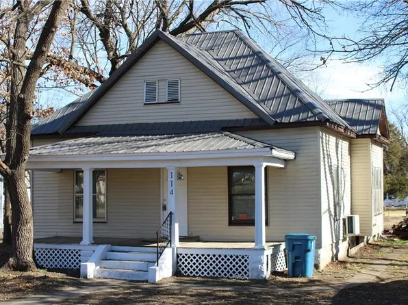 114 N Main St, Liberal, MO 64762