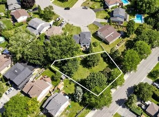 20 Oak Ct #2, Aurora, ON L4G 3J6