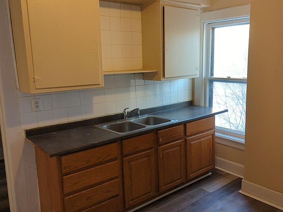 3rd image of 2370A N Palmer St