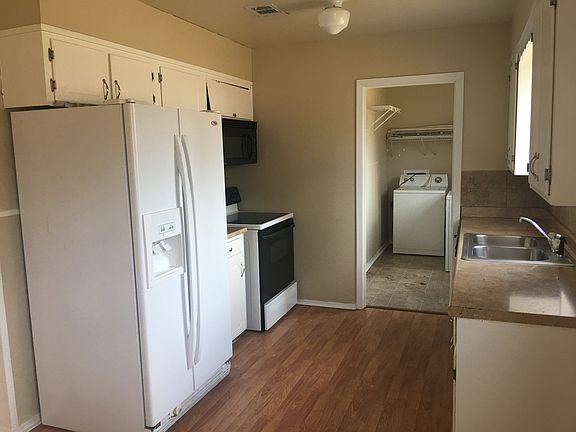 2nd image of 4819 Sullivan St
