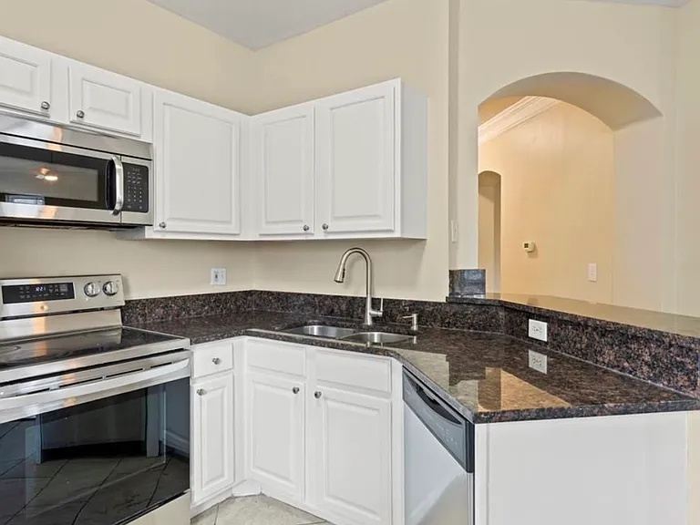 10416 Villa View Cir — Photo 6