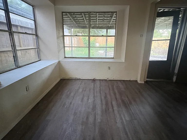706 Redstone St — Photo 12