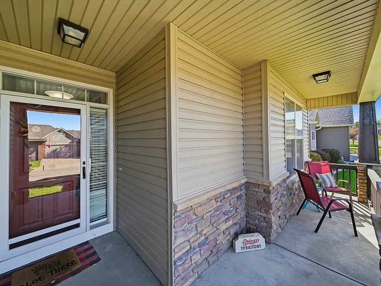 10603 S 213th St — Photo 2