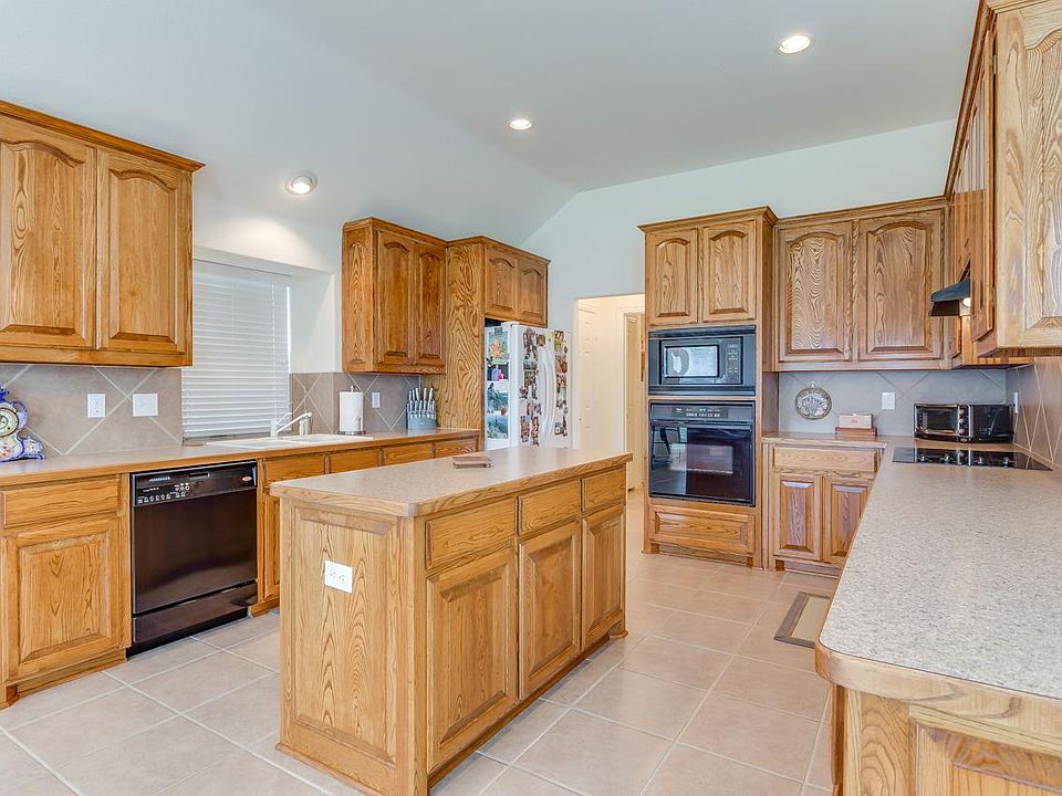 1st image of 2104 Sandhurst Dr
