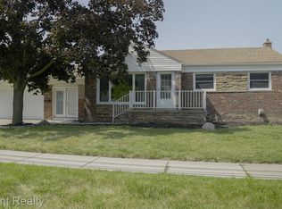 21807 E Thirteen Mile Rd, Saint Clair Shores, MI 48082