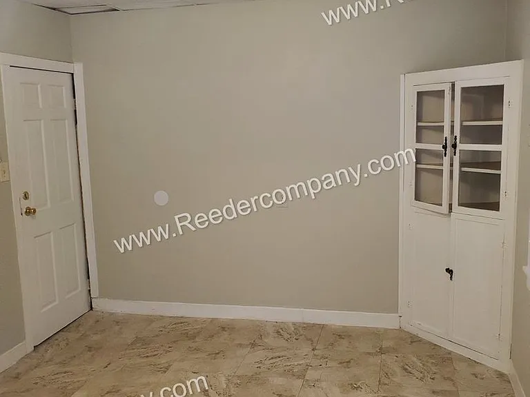 4915 Homerlee Avenue — Photo 6