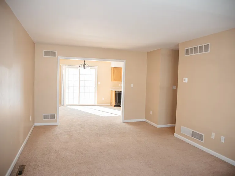 465 Sunday Dr — Photo 6