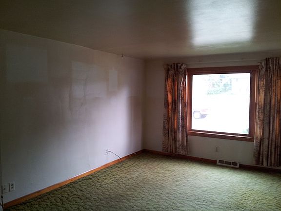 3rd image of 828 N Cora St