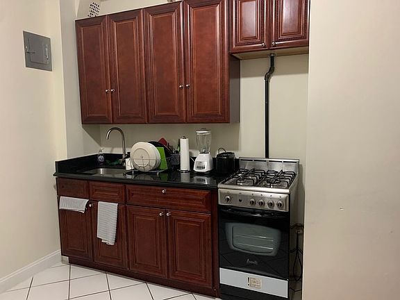 2nd image of 149 W 14th St APT 3