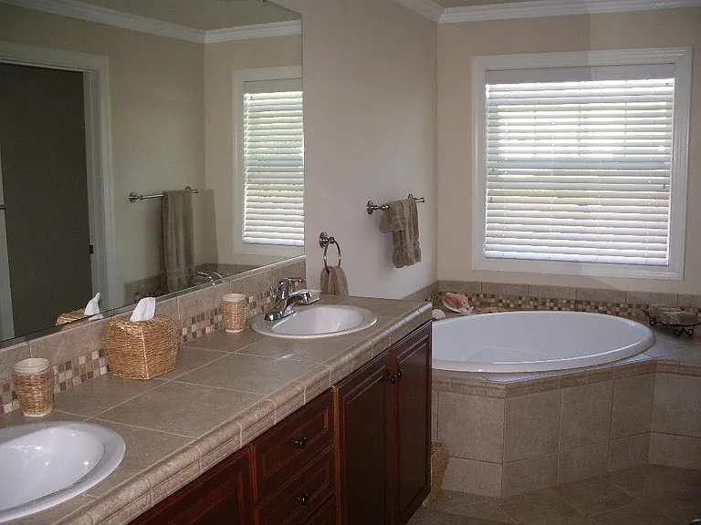 3012 Rosecrans St — Photo 2