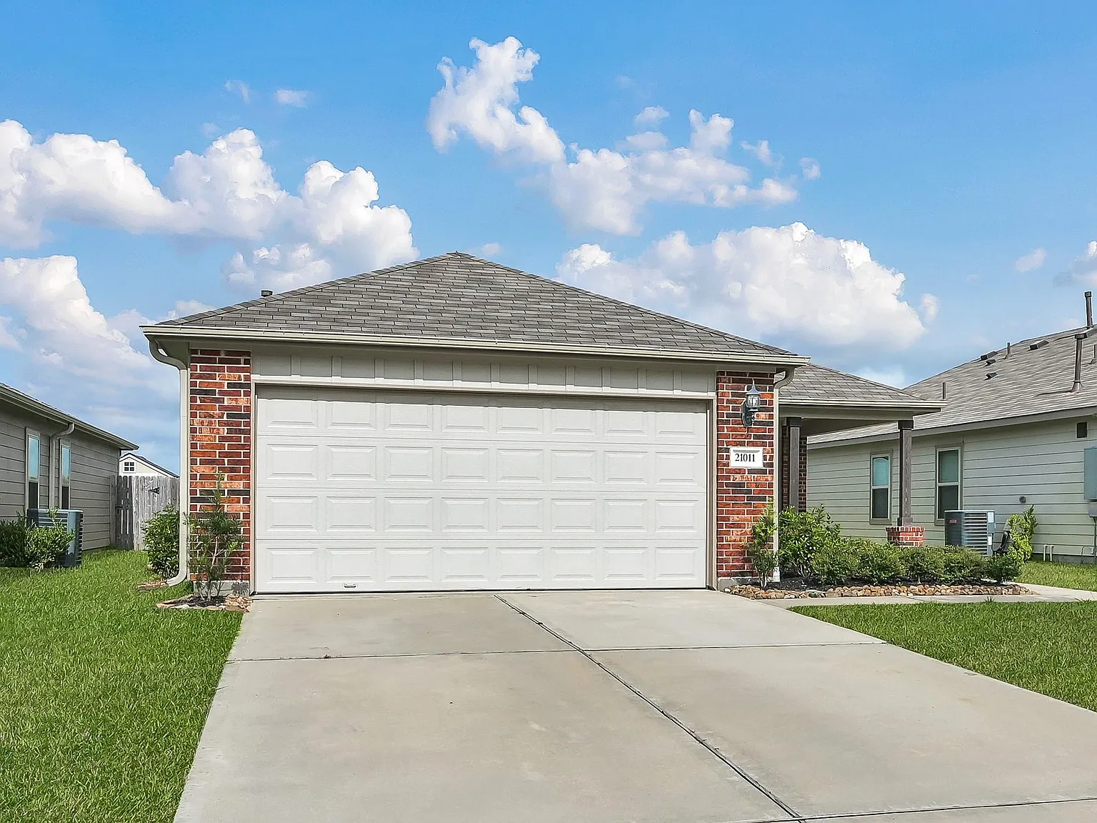 3 bed, 2.0 bath, 1361 sqft, $1,850 — Photo 2