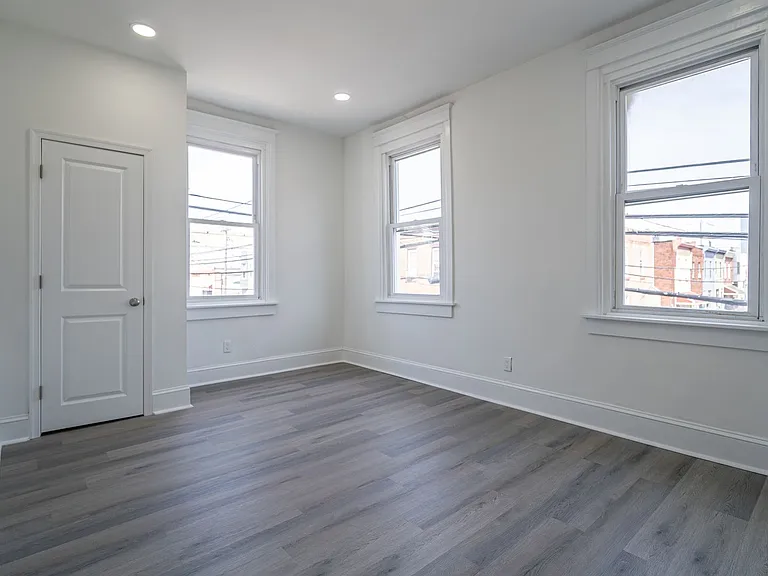 2410 Wharton St — Photo 5