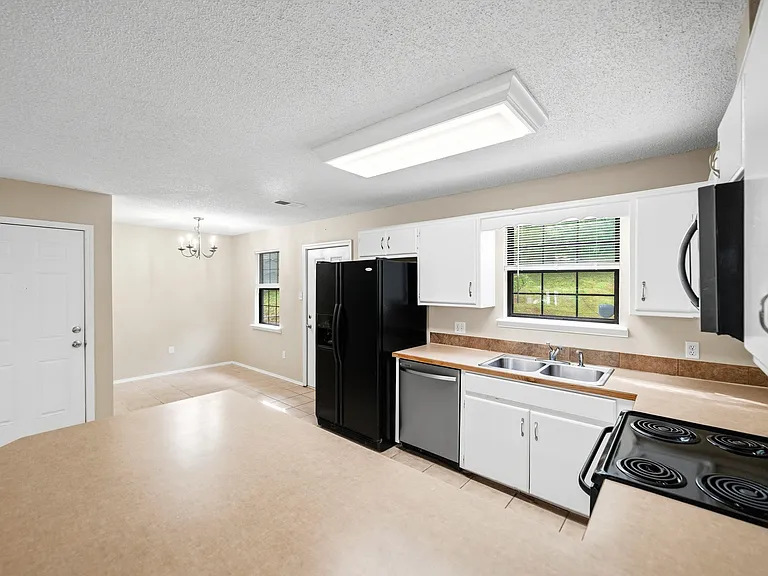 111 Jordan St — Photo 10