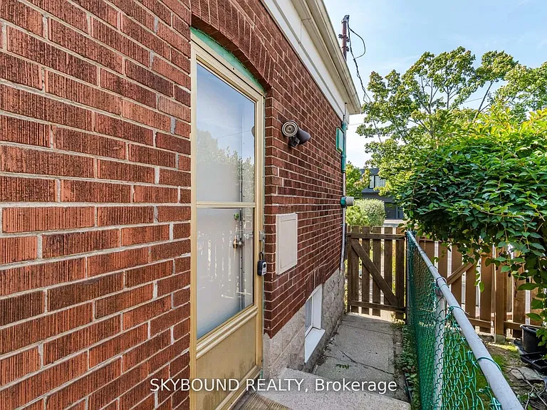 129 Milton St — Photo 10