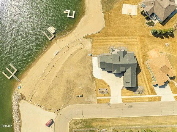 3804/3808 Lakewood Dr SE, Mandan, ND 58554
