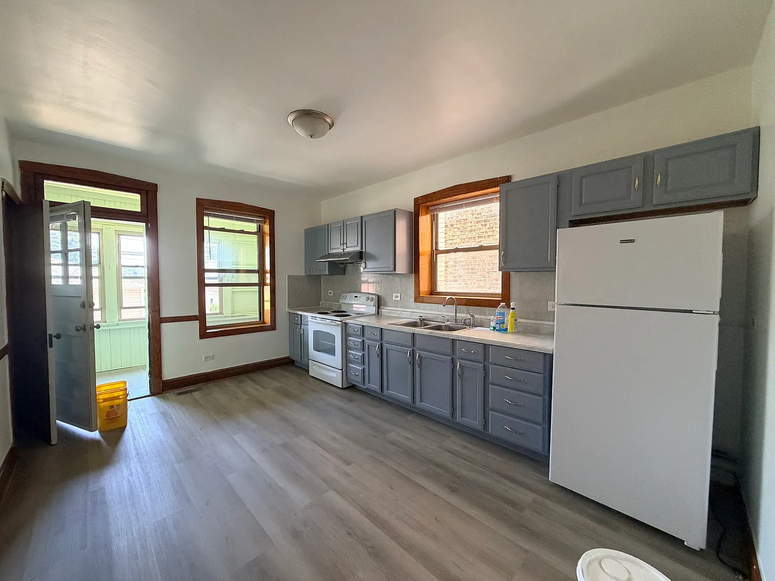 3 bed, 980 sqft, $1,800 — Photo 3