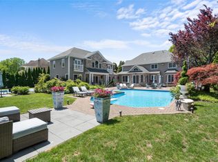 11 Crick Holly Ln, East Islip, NY 11730