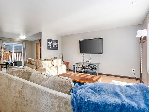 5th image of 621 Sedgwick Pl