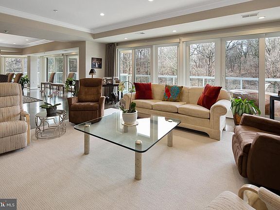 4th image of 1702 N Park Dr APT 31