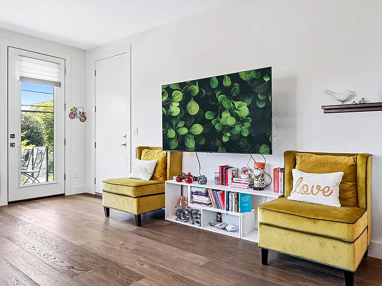 325 N Emerson St #D — Photo 3