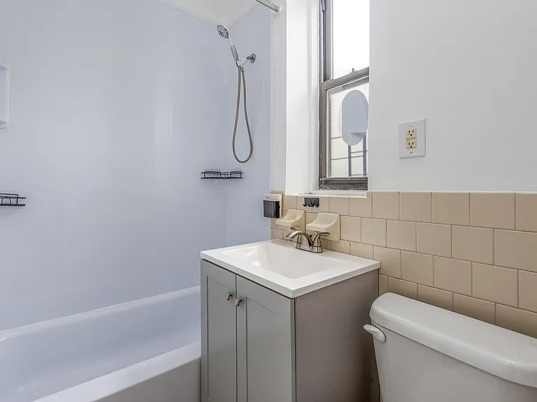 71-06 Grand Ave #3R — Photo 7