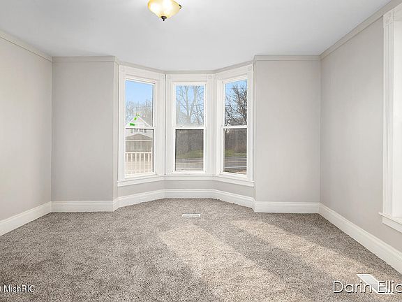 4th image of 444 E Lincoln Ave