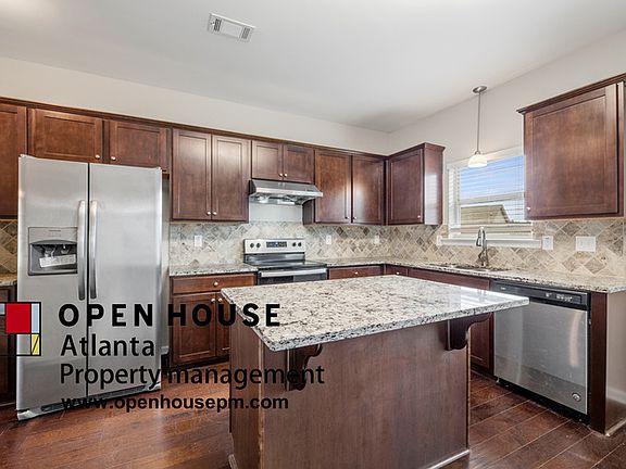 3rd image of 204 Ivy Creek Dr