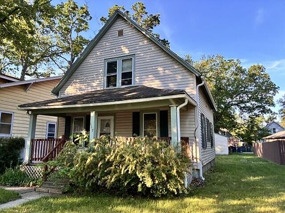 2nd image of 117 Fir St