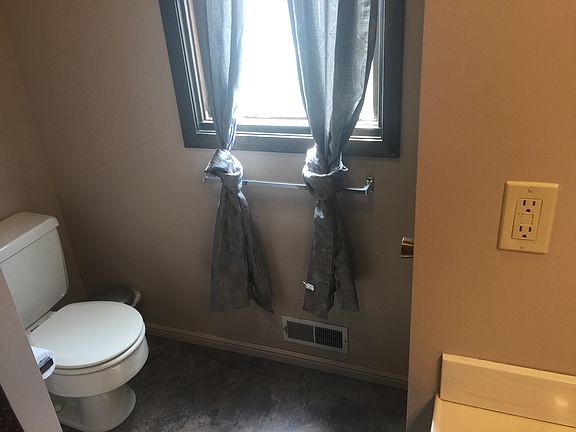 5th image of 205 W 6th Ave