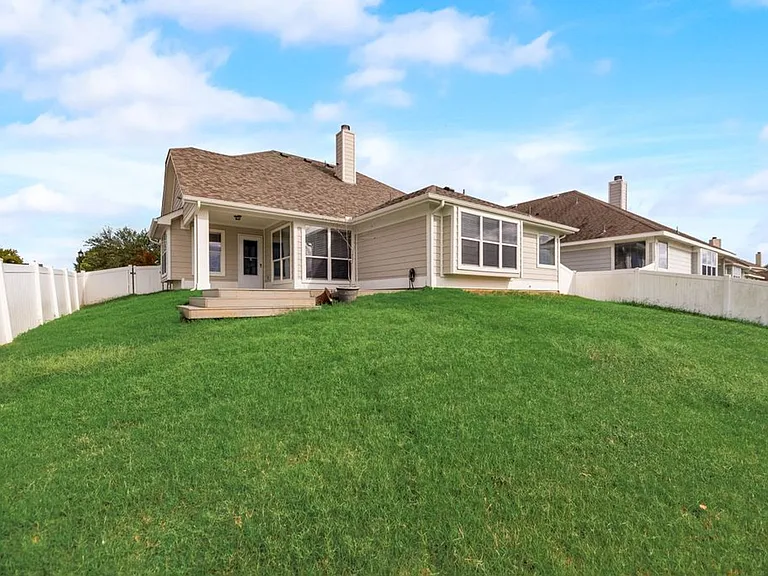 300 Creekside Dr — Photo 22