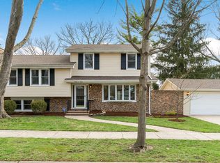 1204 Catalpa Ln, Naperville, IL 60540