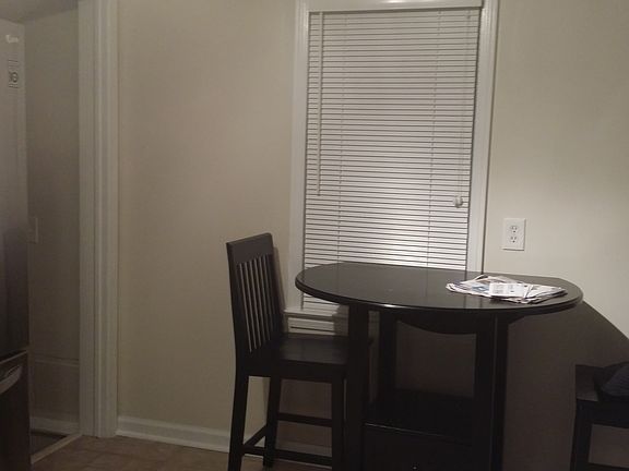 4th image of 3215 Ferris Ave