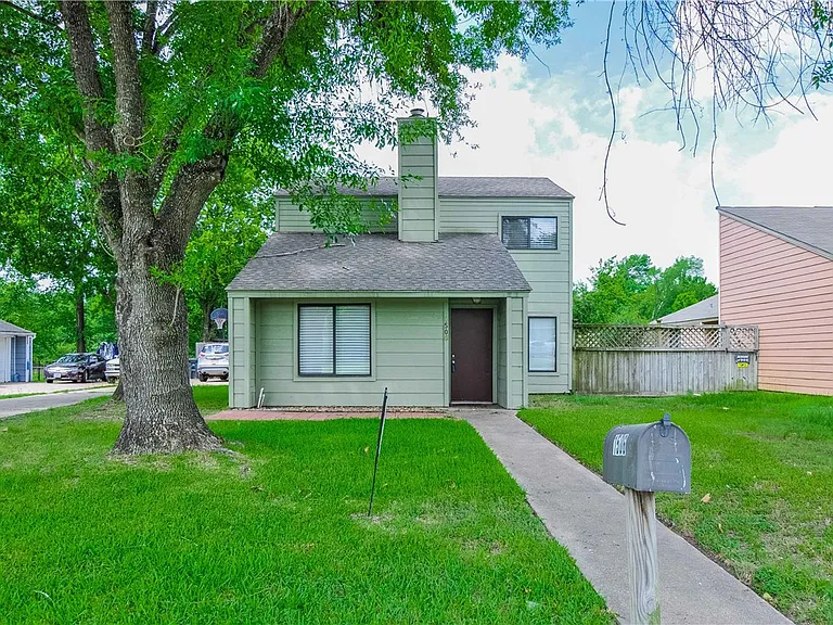 1506 Lemon Tree Ln — Photo 3