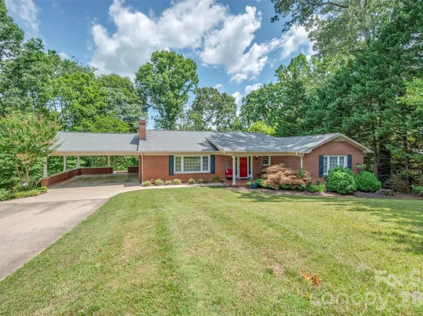 303 Elizabeth Ave, Forest City, NC 28043