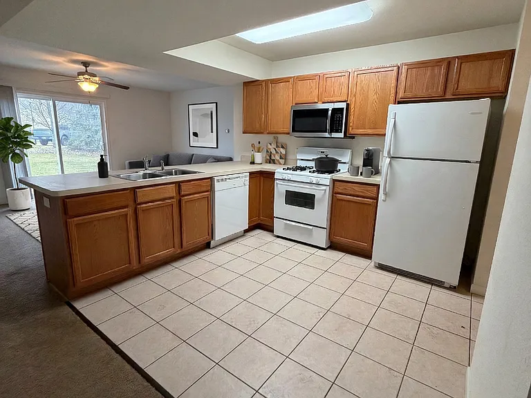 Sawgrass Apartments & Townhomes — Photo 27