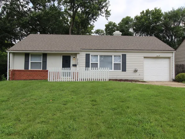 2722 W 76th St, Prairie Village, KS 66208