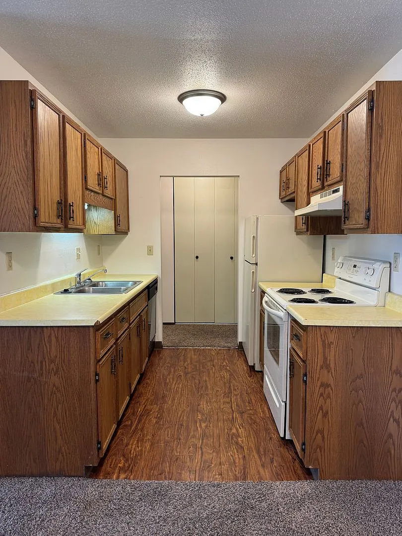 Foxdale Apartments — Photo 4