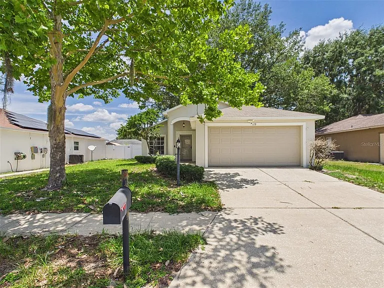 128 Eagle Point Blvd — Photo 1