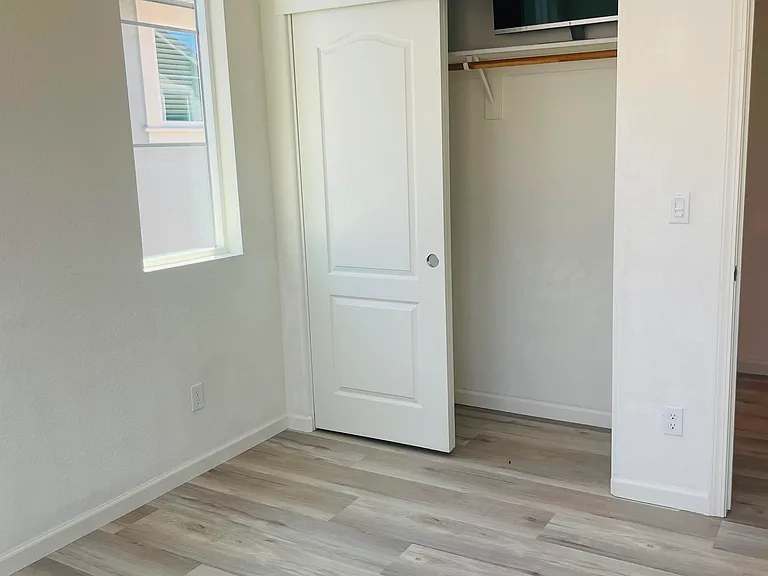 3280 Sunny Gate Ln — Photo 4