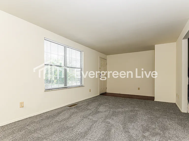 7939 Mount Hood Dr — Photo 3