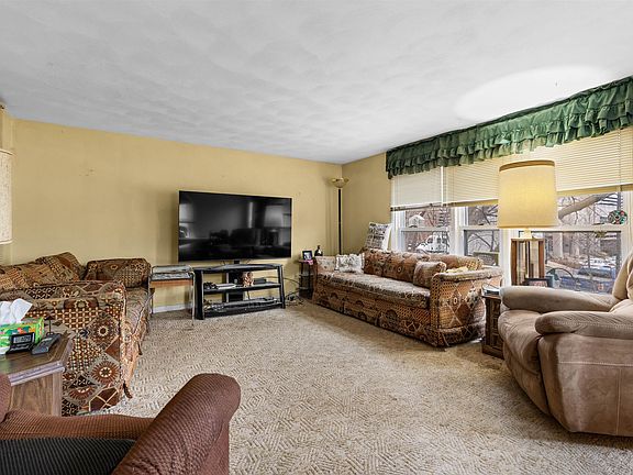 3rd image of 2508 Pelham Rd