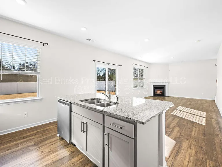 4015 Meadow Green Dr — Photo 14