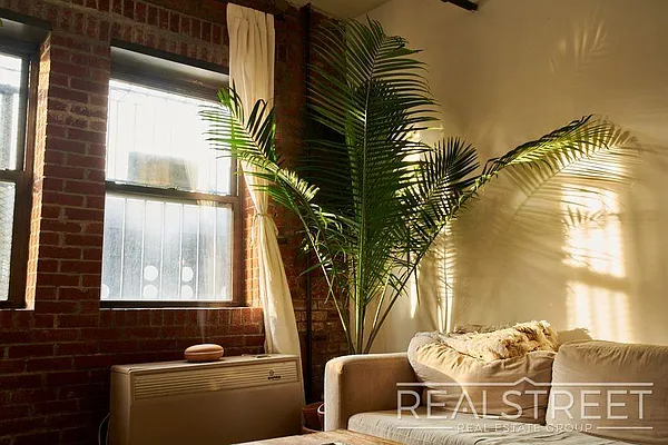 Rented by Real Street Inc | media 11