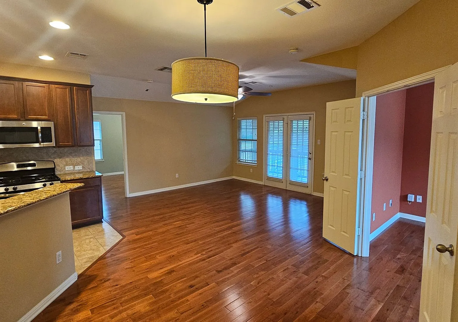 Wonderful 2/2 in Scofield Villas! — Photo 3